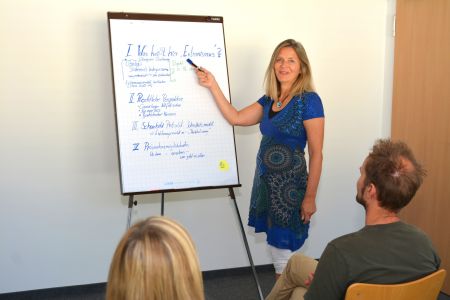 Möglichst früh ansetzen: Birgit Dellwig von der Psychologischen Beratungsstelle für Schule Jugend und Familie unterstützt Schulen und Lehrkräfte in der Präventionsarbeit Bild: Kreis Paderborn, Amt für Presse- und Öffentlichkeitsarbeit, Meike Delang